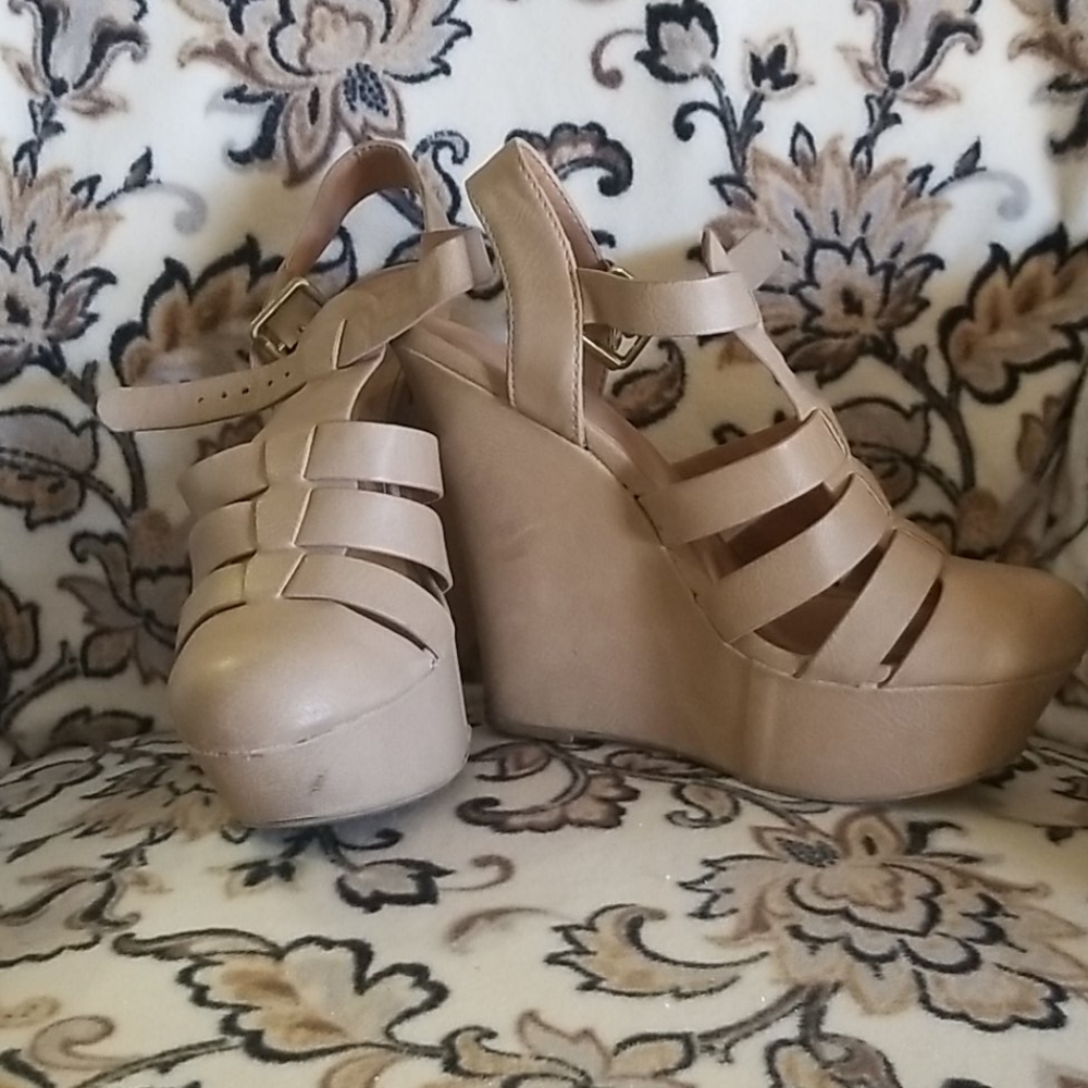 💲💲💲👠Wedge Heels👠